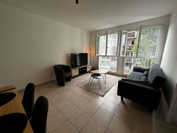 Colocation / Appartement 4 pièces de 84 m², Toulouse, Rue d'Arles / Photo 2