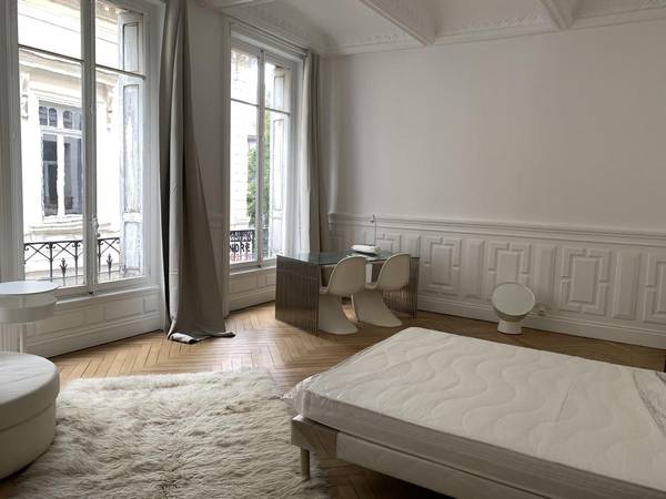 Location / Appartement 3 pièces de 119 m², Saint-Étienne, Rue de la Résistance / Photo 2