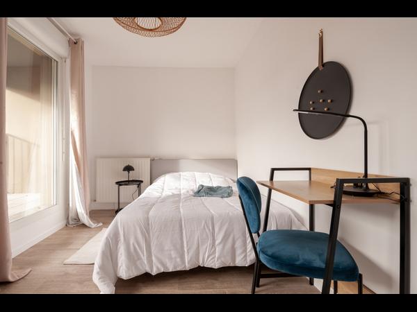 Colocation / Appartement 4 pièces de 61 m², Cergy, Avenue des Beguines / Photo 2