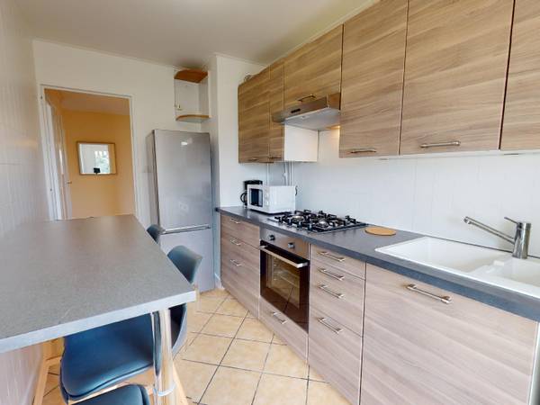 Colocation / Appartement 4 pièces de 68 m², Bron, Avenue Pierre Brossolette / Photo 2