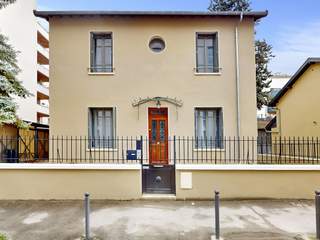 Location / Maison 8 pièces de 210 m², Villeurbanne, Rue des Alliés