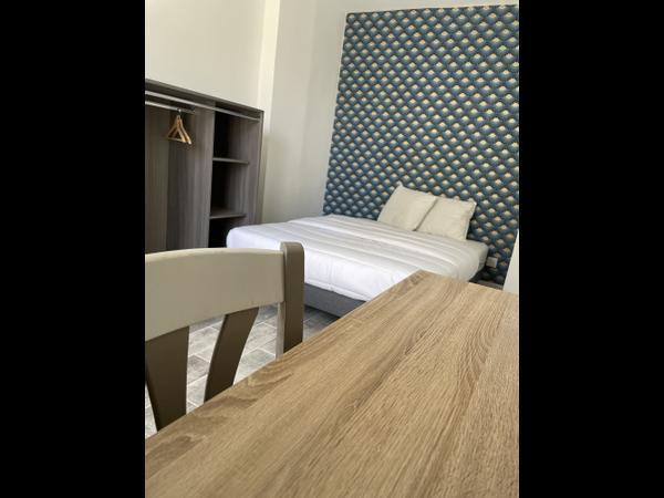 Colocation / Appartement 5 pièces de 72 m², Marseille, Rue des Linots / Photo 2