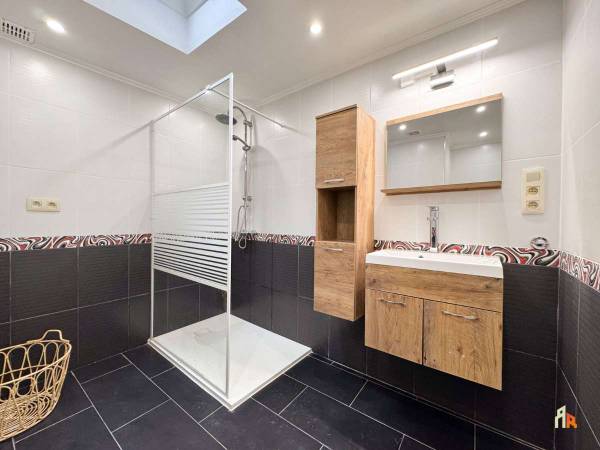 Colocation / Maison 9 pièces de 153 m², Liège, Rue du Pommier / Photo 2