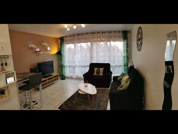Colocation / Appartement 4 pièces de 72 m², Bron, Avenue Pierre Brossolette / Photo 2