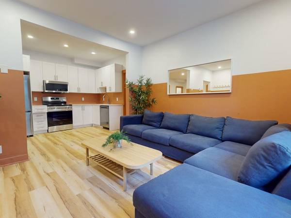 Colocation / Appartement 4 pièces de 90 m², Montréal / Photo 2