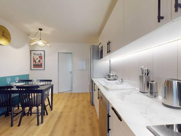 Colocation / Appartement 5 pièces de 88 m², Courbevoie, 1 Square Henri Régnault, / Photo 2