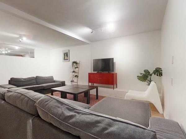 Colocation / Appartement 7 pièces de 220 m², Montréal / Photo 1