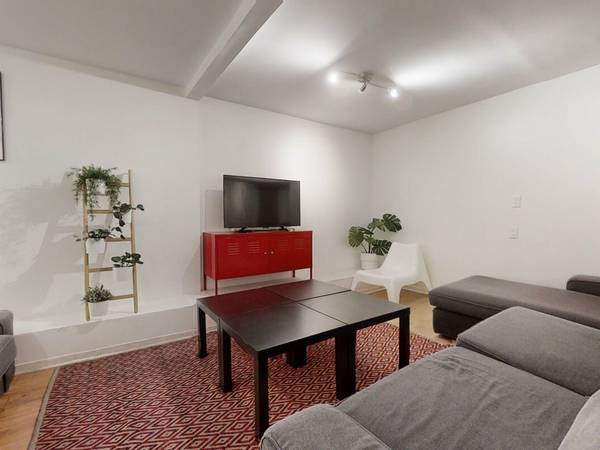 Colocation / Appartement 7 pièces de 220 m², Montréal / Photo 2