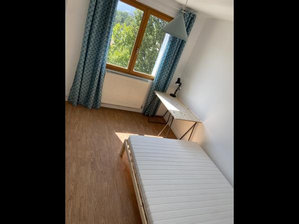 Colocation / Appartement 4 pièces de 65 m², Saint-Martin-d'Hères, Rue Jean Cocteau / Photo 2