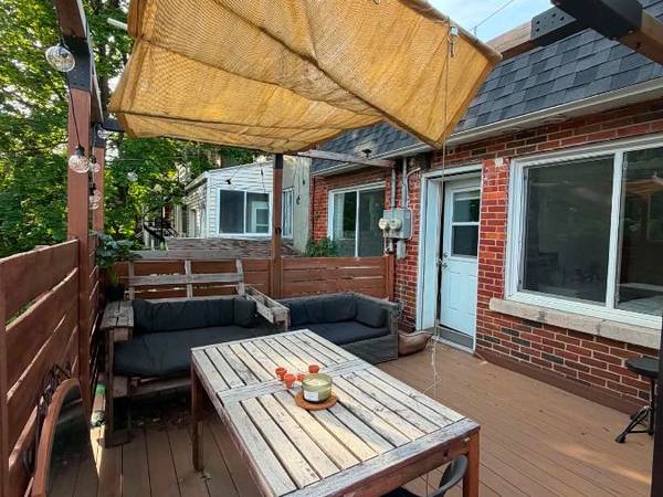 Colocation / Appartement 5 pièces de 700 m², Montréal, Rue Hogan / Photo 2
