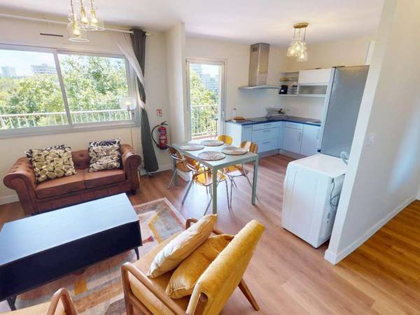 Colocation / Appartement 5 pièces de 101 m², Lyon, Rue de Montribloud / Photo 2