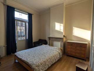 Room share / 8 rooms house · 23 m², Etterbeek, Rue Champ du Roi