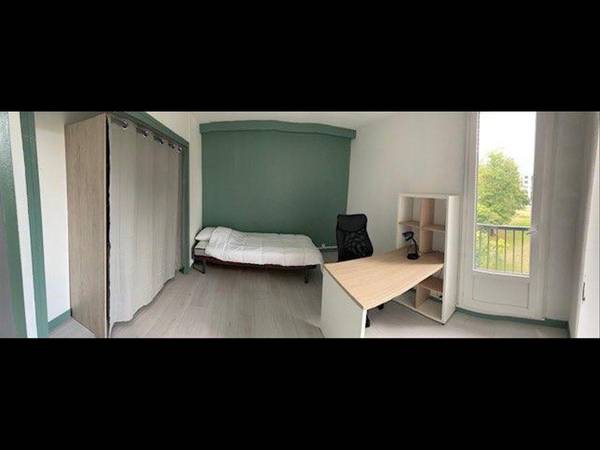 Colocation / Appartement 5 pièces de 67 m², Saint-Martin-d'Hères, Place Jean Baptiste Clement / Photo 2