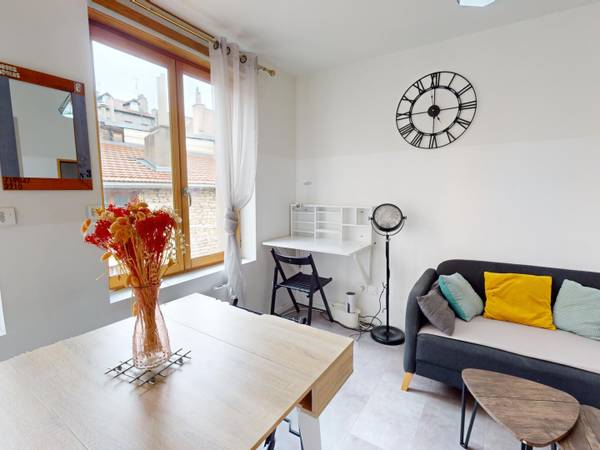 Location / Appartement 1 pièce de 23 m², Saint-Étienne, Rue des Martyrs de Vingré / Photo 2