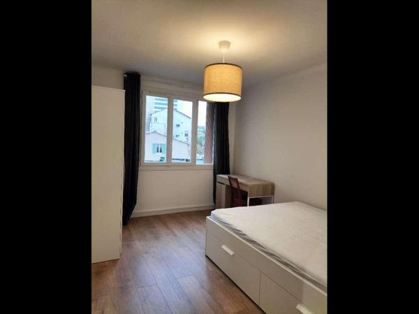 Colocation / Appartement 4 pièces de 75 m², Marseille, Rue Antoine Pons / Photo 2