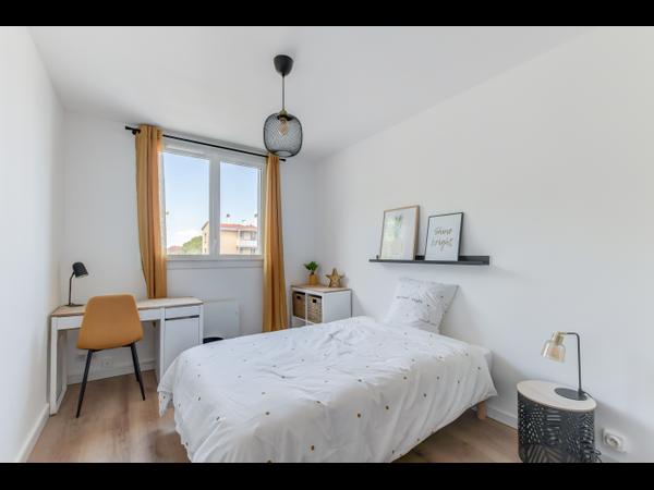Colocation / Appartement 5 pièces de 82 m², Colomiers, Place de l’Auvergne / Photo 2