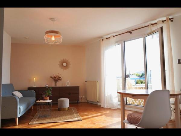 Coliving / Appartement 5 pièces de 99 m², Bobigny, Place du 11 Novembre 1918 / Photo 2