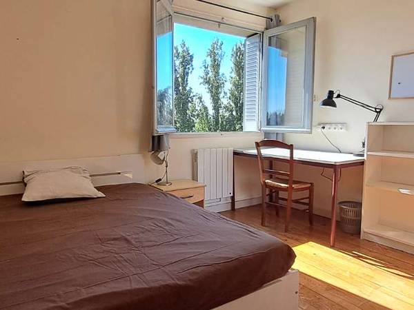 Colocation / Appartement 5 pièces de 81 m², Oullins-Pierre-Bénite, Rue Saint-Exupéry / Photo 2