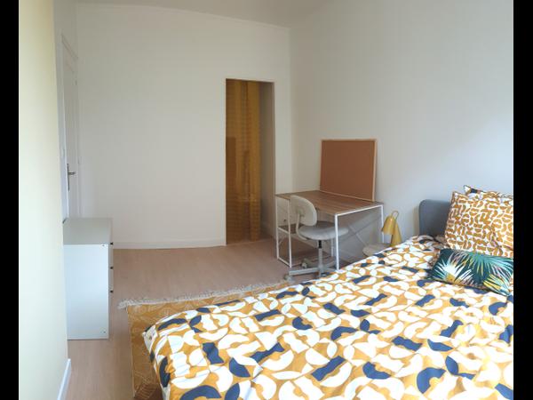 Colocation / Appartement 5 pièces de 97 m², Valence, Rue Berthelot / Photo 2