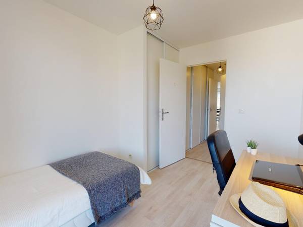 Colocation / Appartement 5 pièces de 87 m², Villeurbanne, Cours Emile Zola / Photo 2