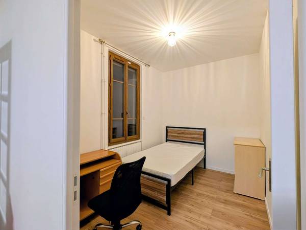 Colocation / Maison 6 pièces de 140 m², Bron, Rue des Roses / Photo 2