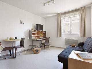 Rental / 1 room residence · 19 m², Nice, 76 Route de Turin