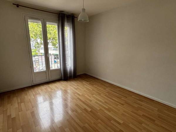 Location / Studio de 27 m², Clermont-Ferrand, Avenue de la République / Photo 2