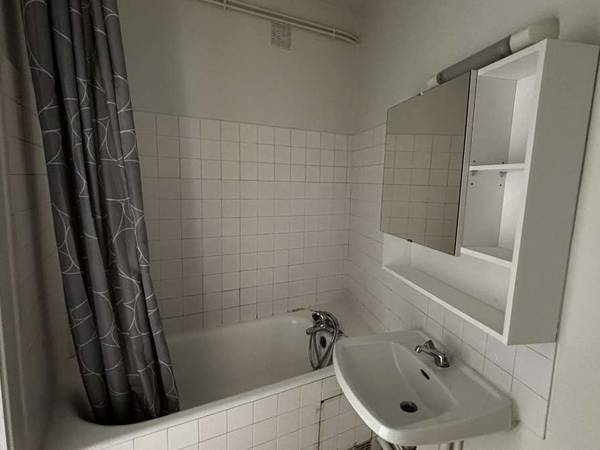 Location / Studio de 27 m², Clermont-Ferrand, Avenue de la République / Photo 4
