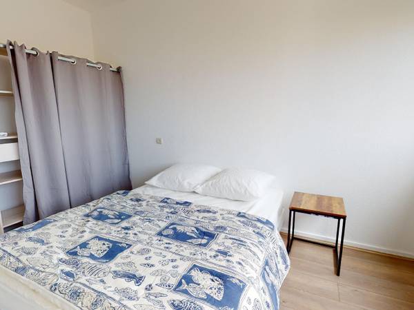 Colocation / Appartement 4 pièces de 69 m², Vénissieux, Rue du Professeur Roux / Photo 2