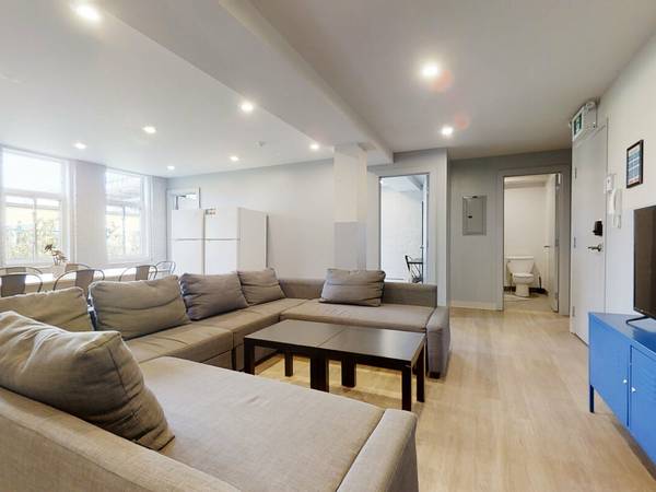 Colocation / Appartement 9 pièces de 200 m², Montréal / Photo 2