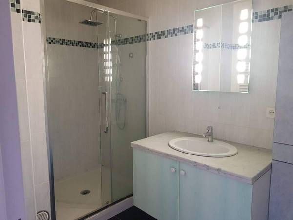 Colocation / Appartement 4 pièces de 75 m², Fontaine, Avenue Aristide Briand / Photo 11