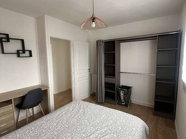 Colocation / Appartement 4 pièces de 77 m², Orléans, Rue Léopold Sédar Senghor / Photo 2