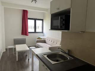 Location / 1 room residence · 17 m², Bordeaux, 5 Rue Charles Domercq
