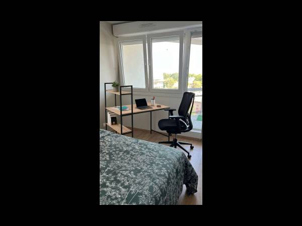 Colocation / Appartement 5 pièces de 84 m², Noisy-le-Grand, 4 Grande Allee du Champy / Photo 2