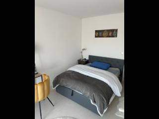 Room in a live-in landlord's home / 1 room apartment, Créteil
