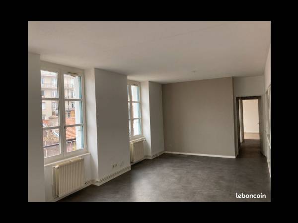 Location / Appartement 3 pièces de 76 m², Saint-Étienne, Place Fourneyron / Photo 2