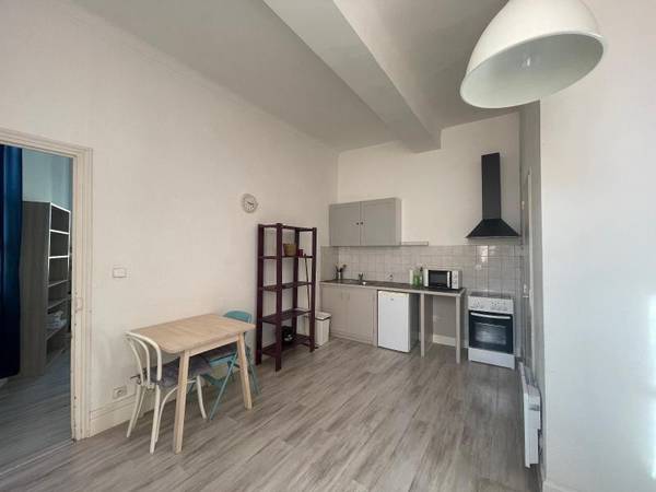 Location / Appartement 2 pièces de 37 m², Nîmes, Rue de la Curaterie / Photo 2