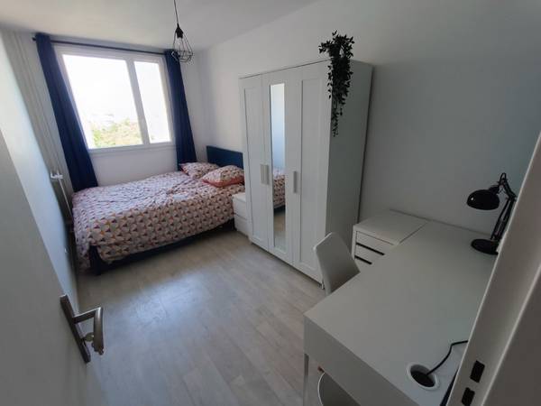 Sous-location / Appartement 7 pièces de 107 m², Vénissieux, Rue Ludovic Bonin / Photo 2