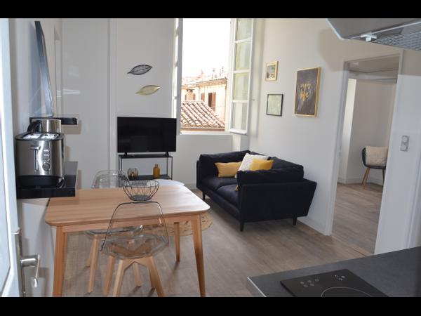 Colocation / Appartement 3 pièces de 40 m², Nîmes, Rue Villars / Photo 2