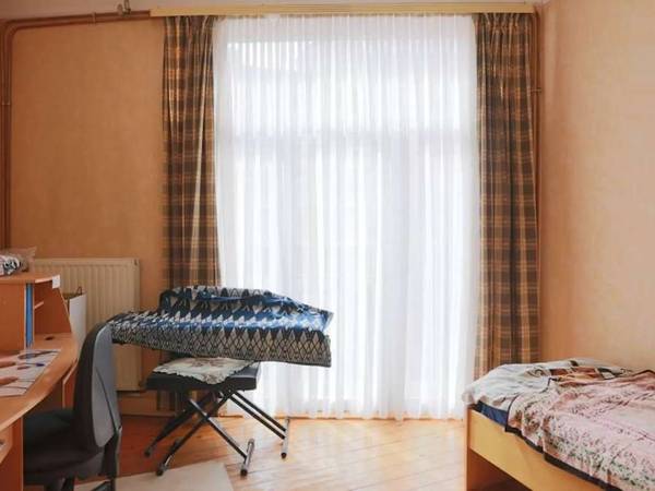 Résidence étudiante / Appartement 6 pièces de 65 m², Bruxelles, Rue du Champ de la Couronne / Photo 2