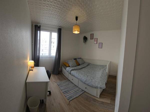 Colocation / Appartement 4 pièces de 81 m², Saint-Denis, Pl de l'Ermitage / Photo 2