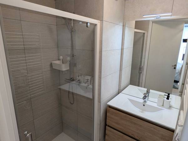Colocation / Appartement 4 pièces de 78 m², Clichy, Rue Petit / Photo 2