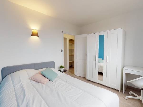 Colocation / Appartement 4 pièces de 66 m², Oullins-Pierre-Bénite, Rue Francisque Jomard / Photo 2