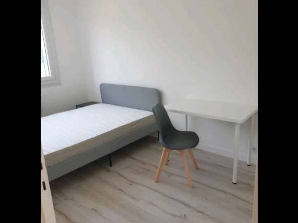 Colocation / Appartement 5 pièces de 75 m², Saint-Martin-d'Hères, Rue Tristan Bernard / Photo 2