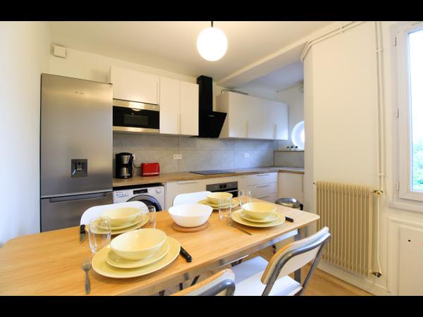 Colocation / Appartement 5 pièces de 82 m², Villeurbanne, Rue Chambfort / Photo 2