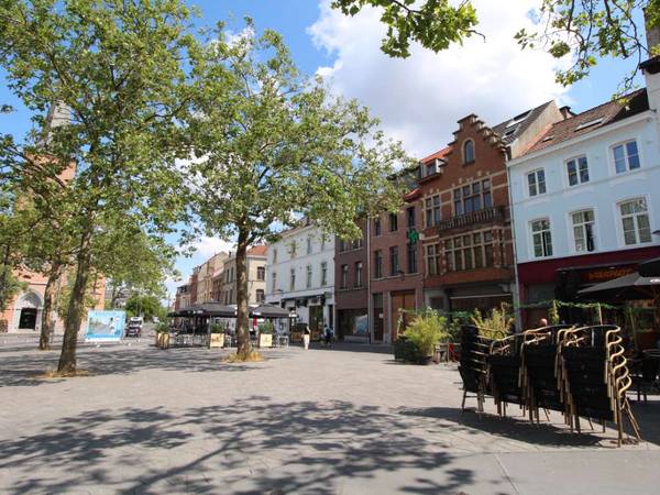 Colocation / Appartement 10 pièces de 270 m², Jette, Place Cardinal Mercier / Photo 10