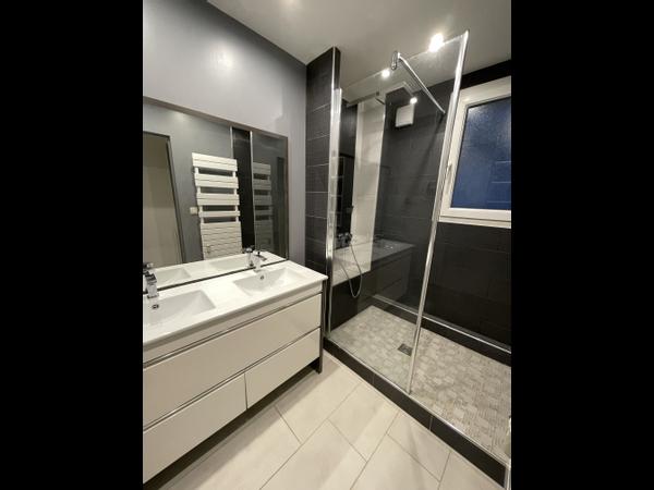 Colocation / Appartement 5 pièces de 77 m², Grenoble, Rue Lieutenant Chabal / Photo 9