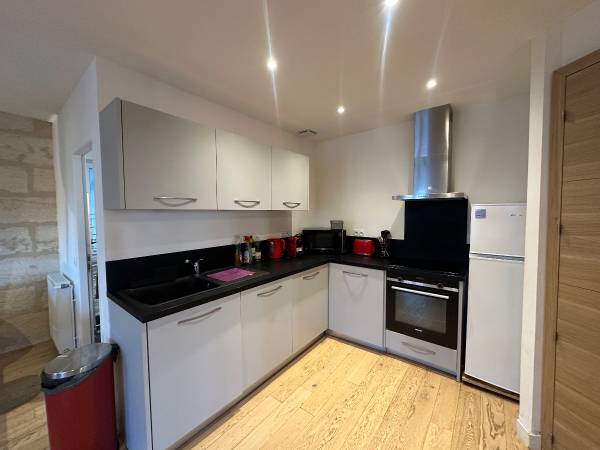 Location / Appartement 4 pièces de 75 m², Bordeaux, Rue Armand Dulamon / Photo 3