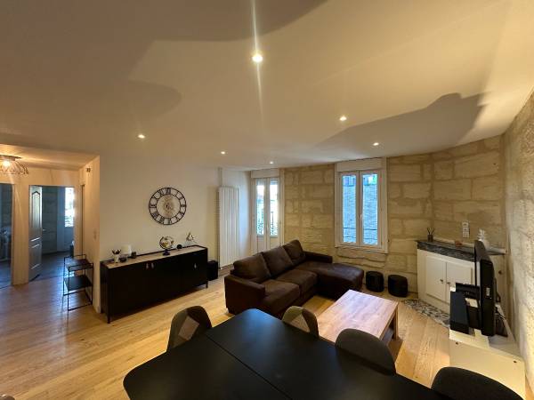 Location / Appartement 4 pièces de 75 m², Bordeaux, Rue Armand Dulamon / Photo 2