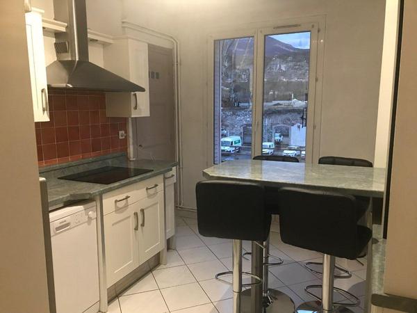 Colocation / Appartement 5 pièces de 97 m², Chambéry, Passage Gambetta / Photo 2